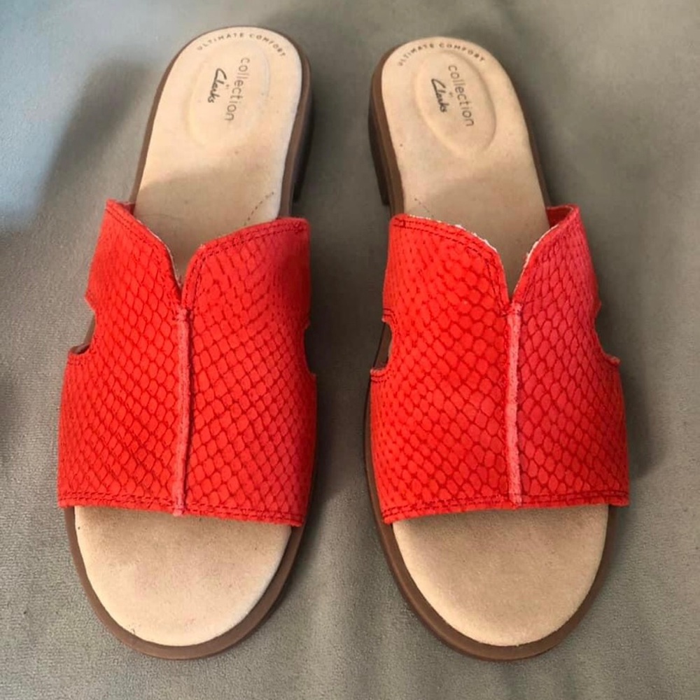 New without the box Clark’s red slide sandals - size 8.5.